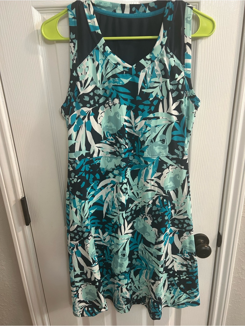 Title Nine Boss Dress - Madagascar size medium tropical print built in bra